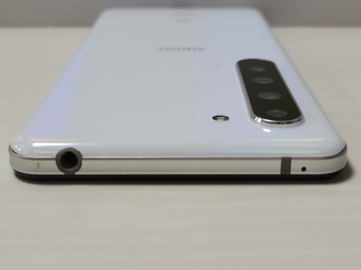 ☆【32223WM】 完動品 au SHG01 SHARP AQUOS R5G オーロラホワイト SIM
