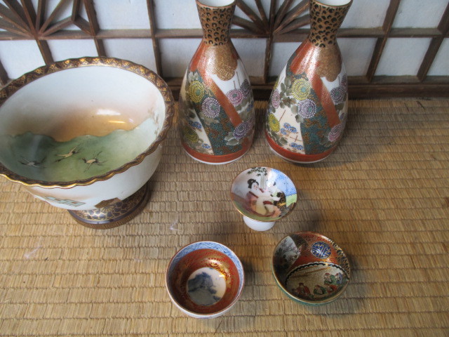 《和》　九谷焼　色絵金彩　本金　徳利一対　盃潜　青粒　人物　盃3客　状態良し　　