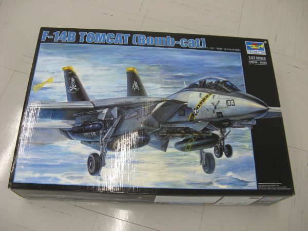 □ トランぺッター 1/32 F-14B トムキャット [Bomb-cat] □ 【公式通販】