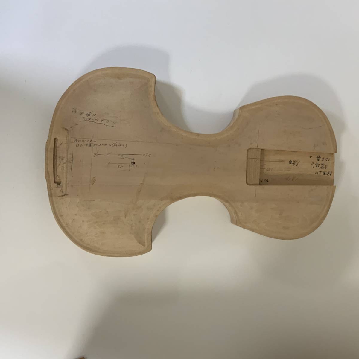 Y628 ジラウド エレキギター バスウッド 間口 60 ボディ 若干傷あり 未塗装(サンダーなし)