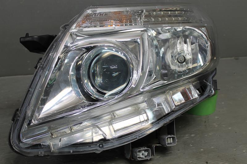 80 ノア ハイブリッドG 前期(ZWR80 ZRR80) 純正 左 ヘッドライト LED レベライザー ヘッドランプ 28-227 / 81150-28721 p036502