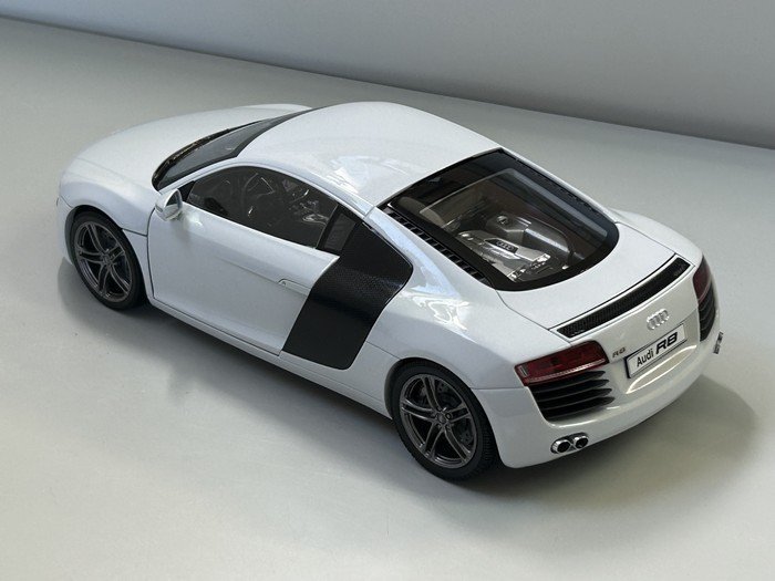 稀少【KYOSYO 京商 1/18 AUdi アウディ R8 Suzuka Gray オリジナル