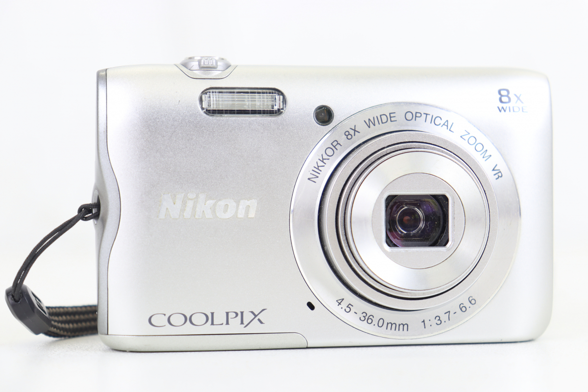 【美品】Nikon COOLPIX A300 シルバー 本体 Nikon COOLPIX A300 ニコン クールピクス シルバーカラー コンパクト