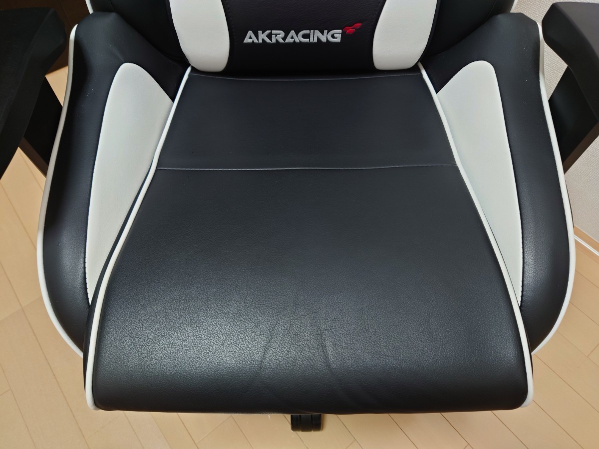 超美品 AKRacingPro-X V2/ゲーミングチェア ホワイト/4Dアジャスタブル 