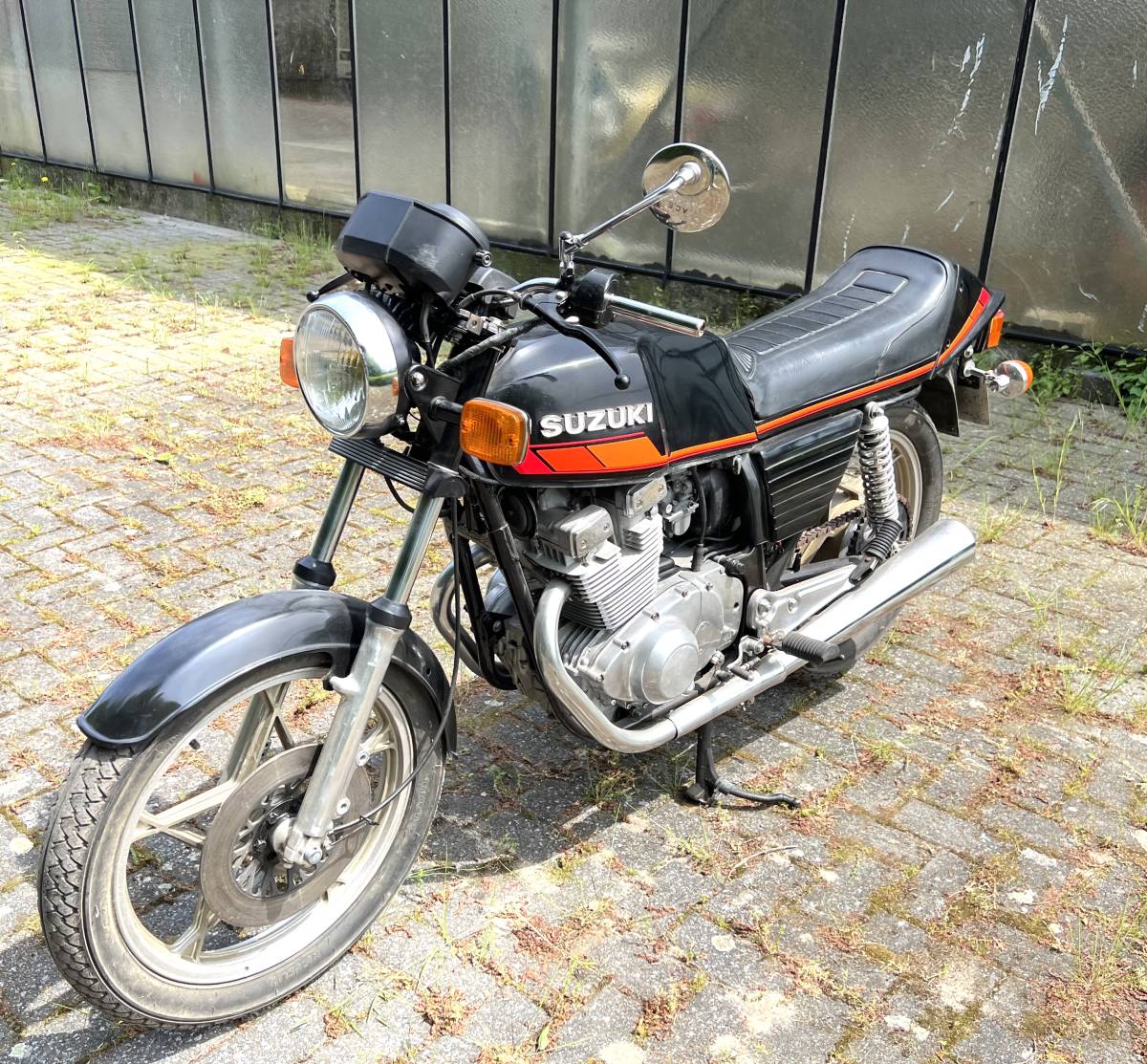 スズキ GSX400E | GS400 | CBX400 | CB400F | Z400J | GT380 | GS425 | ZX400 | ホンダ | カワサキ スズキ SUZUKI バイクブロス スズキ初の4ストGS400は徹底して耐久性を高めた！このバイクに 妥協なきメカニズムと車体構成：スズキGS4001976～1980各部 特徴紹介