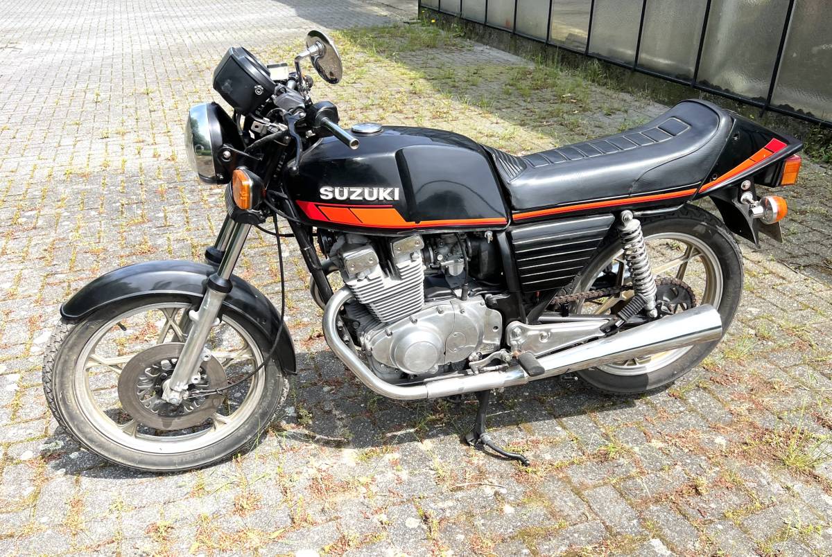 スズキ GSX400E | GS400 | CBX400 | CB400F | Z400J | GT380 | GS425 | ZX400 | ホンダ | カワサキ スズキ SUZUKI バイクブロス スズキ初の4ストGS400は徹底して耐久性を高めた！このバイクに 妥協なきメカニズムと車体構成：スズキGS4001976～1980各部 特徴紹介