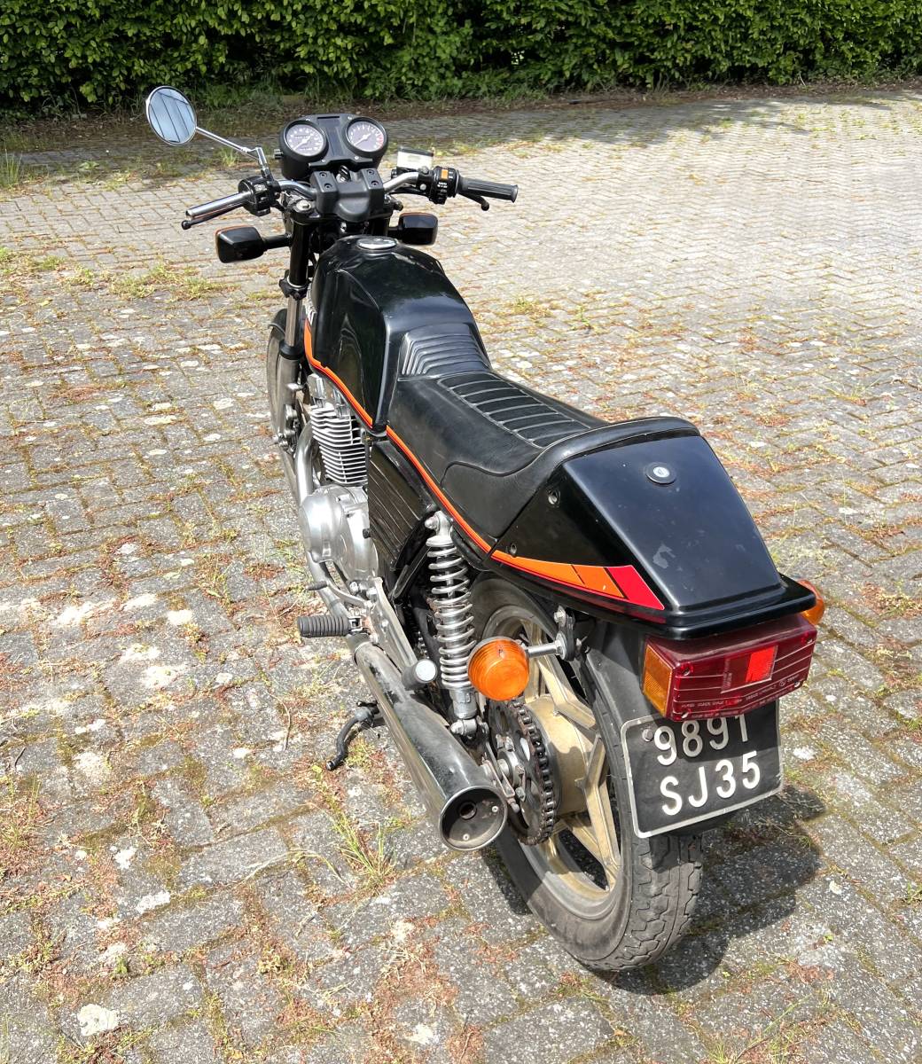 スズキ GSX400E | GS400 | CBX400 | CB400F | Z400J | GT380 | GS425 | ZX400 | ホンダ | カワサキ スズキ SUZUKI バイクブロス スズキ初の4ストGS400は徹底して耐久性を高めた！このバイクに 妥協なきメカニズムと車体構成：スズキGS4001976～1980各部 特徴紹介