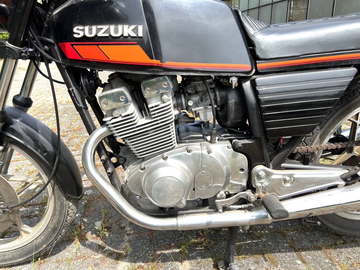 スズキ GSX400E | GS400 | CBX400 | CB400F | Z400J | GT380 | GS425 | ZX400 | ホンダ | カワサキ スズキ SUZUKI バイクブロス スズキ初の4ストGS400は徹底して耐久性を高めた！このバイクに 妥協なきメカニズムと車体構成：スズキGS4001976～1980各部 特徴紹介