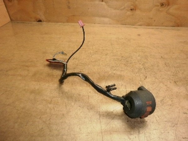 KI8680 VTZ250 ハンドルスイッチ右 MC15-1029