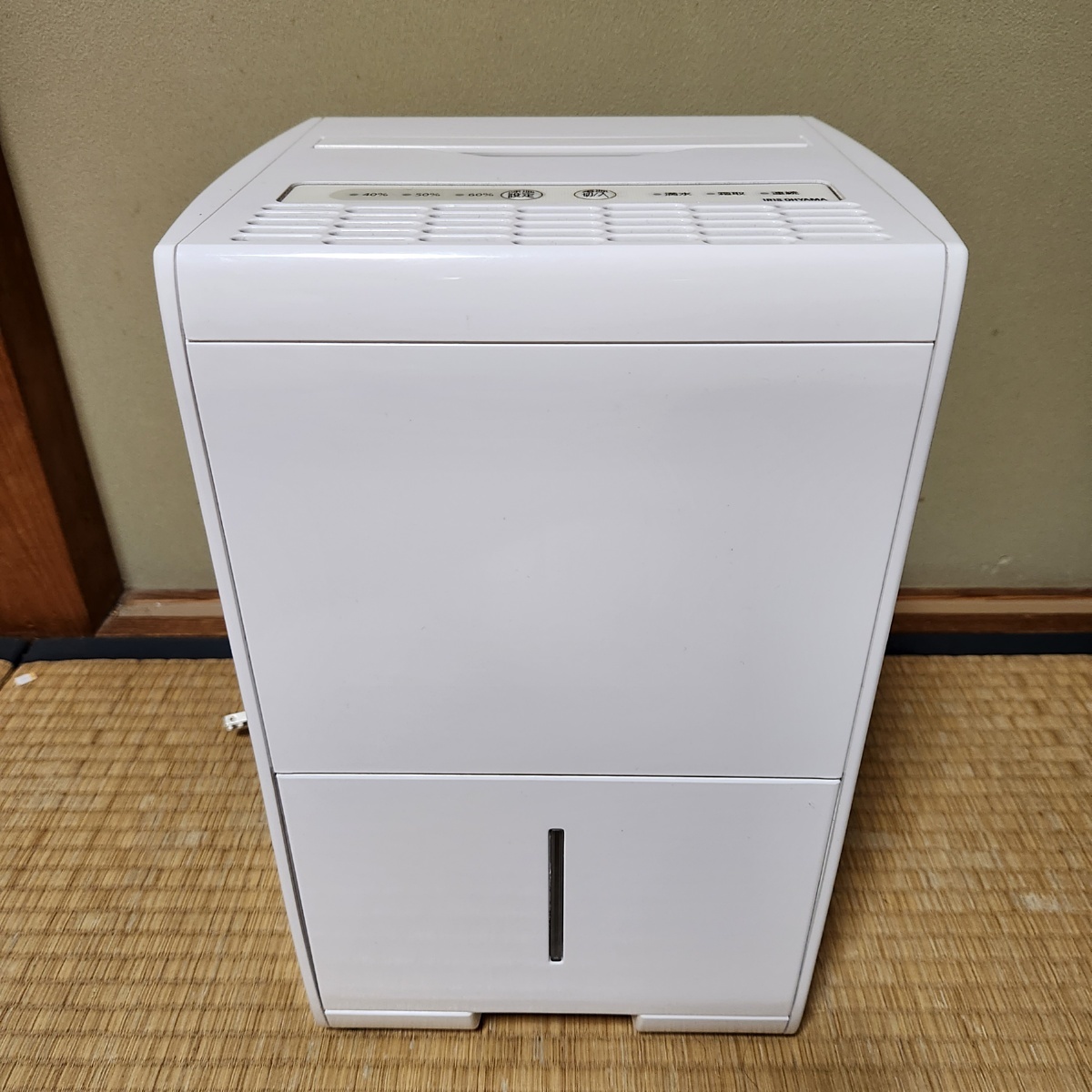 アイリスオーヤマ 除湿機 | コンプレッサー式 - IJC-J56-W IJC-J56 