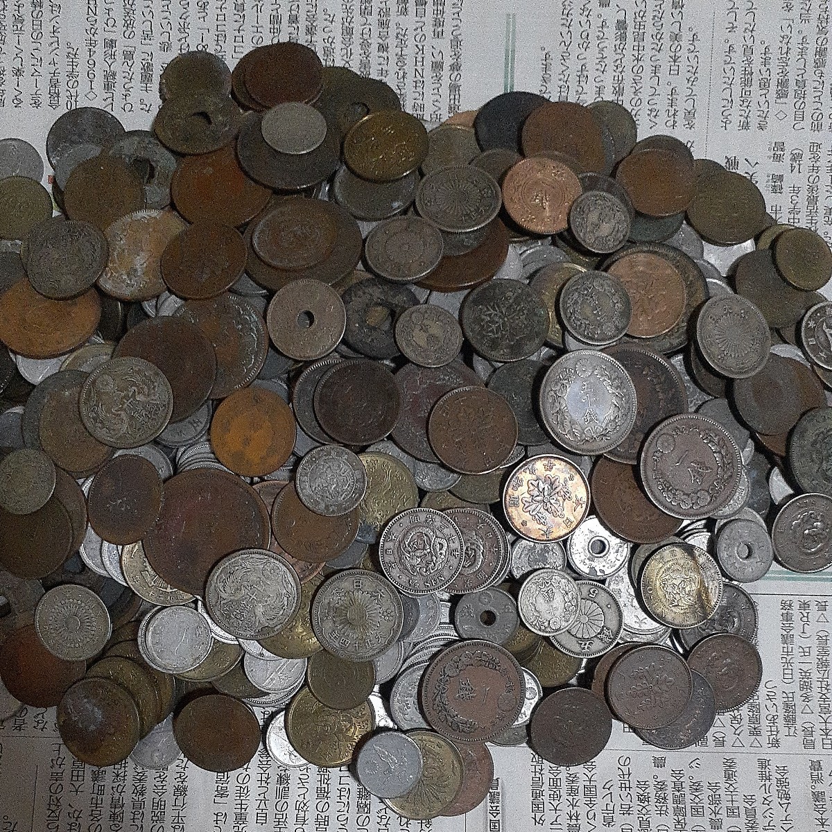 古銭まとめ約1キロ　銀貨多め 古銭 まとめて 1.6kg以上 大量セット 明治大正昭和 銀貨 銅貨など 日本