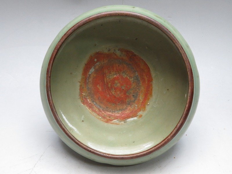 集】082304青磁香炉 三足円炉 花草文彫刻 中国明時代龍泉窯美術焼物