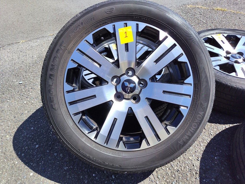 値下げ】デリカd5新車外し 純正ホイール、タイヤ、ナットのセット 