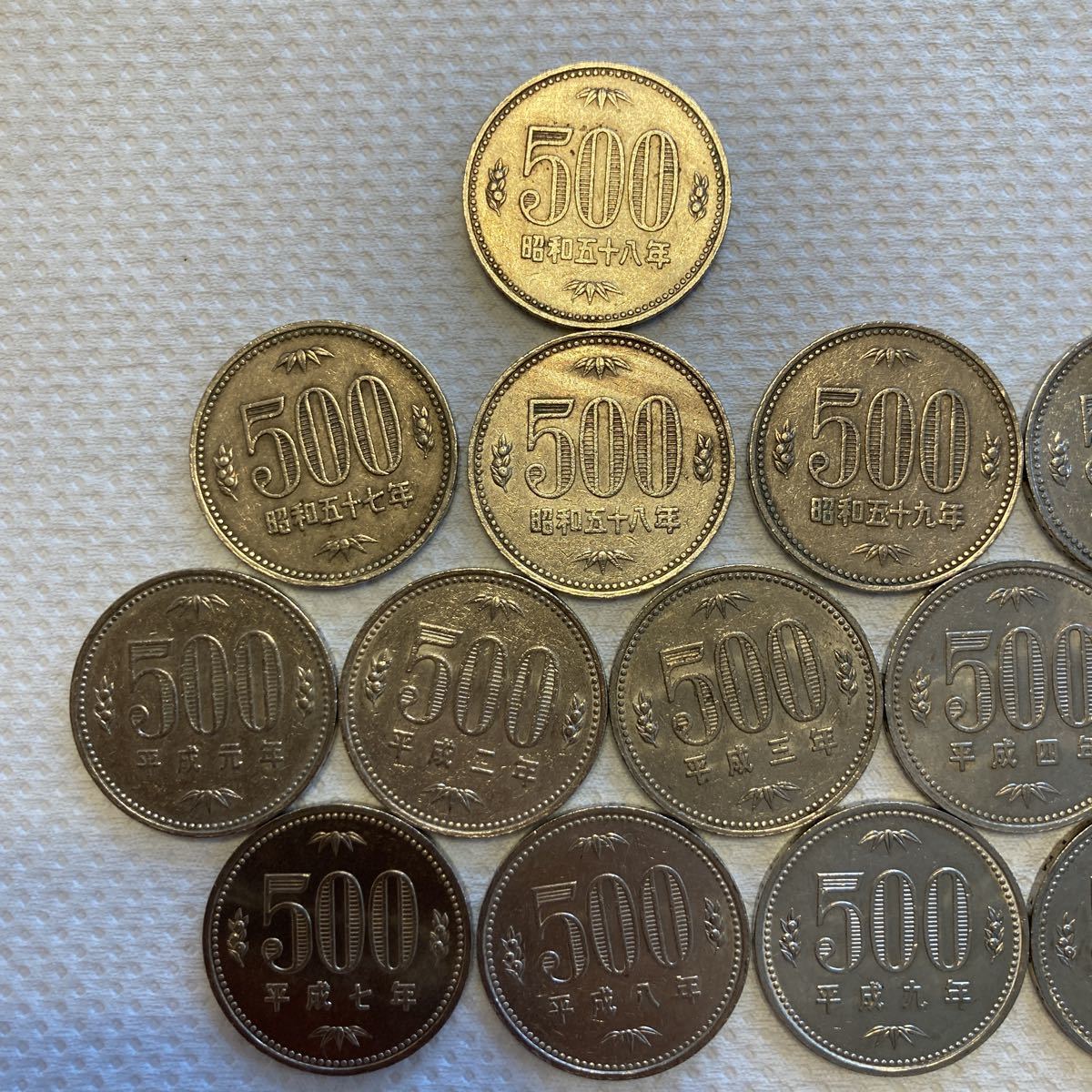 500円 旧硬貨 昭和57年から平成11年 16枚 500円硬貨 昭和57年の値段と 