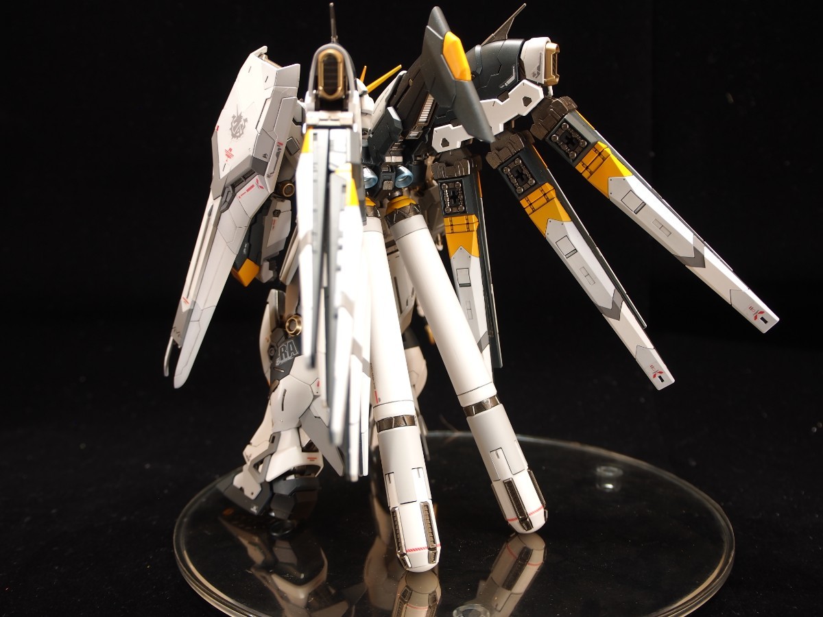 RG Hi-νガンダム νガンダムカラー 全塗装組み立て済み（RG Hi-ν 