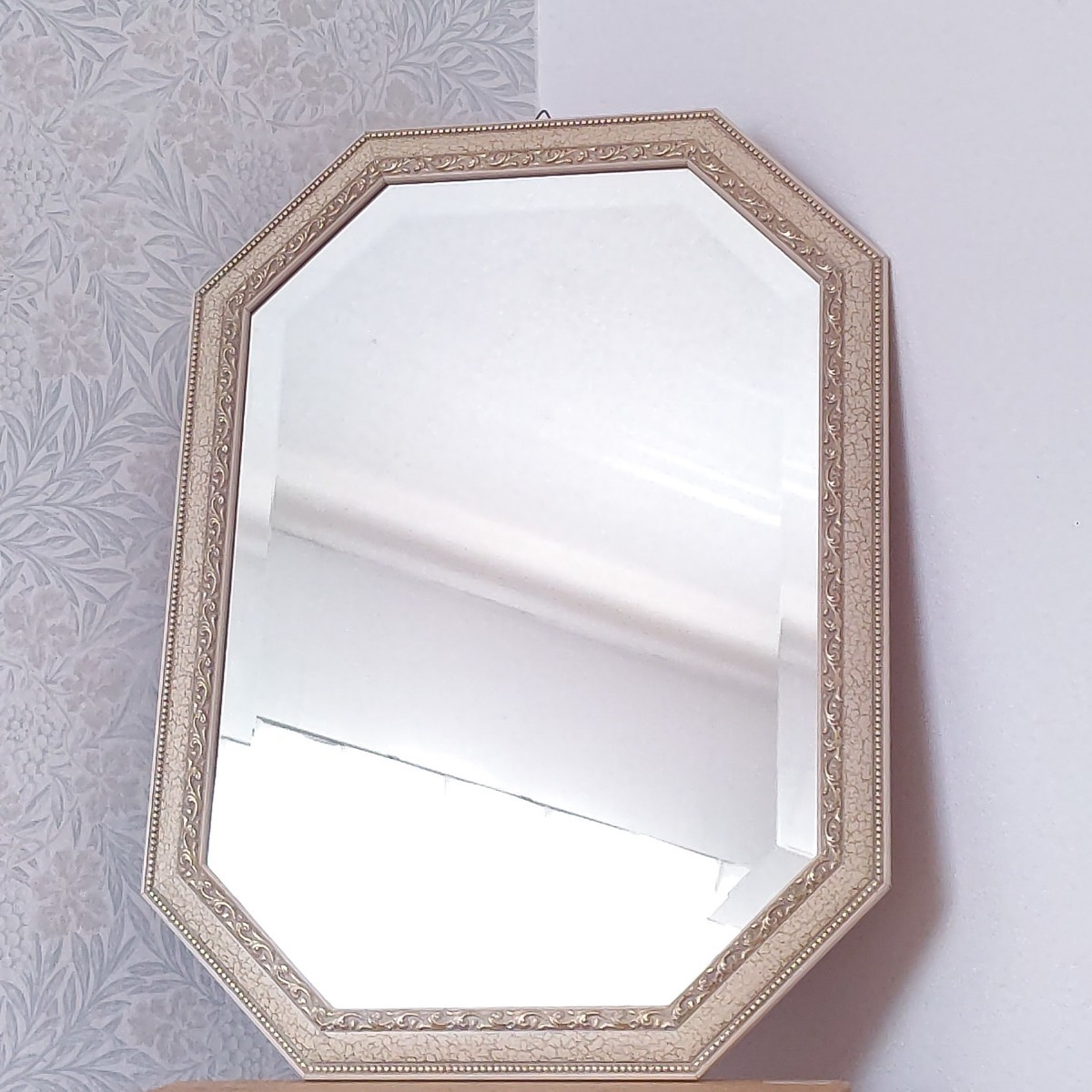 イタリア製 アンティーク調 レトロ 壁掛け 鏡 花模様 ウォールミラー