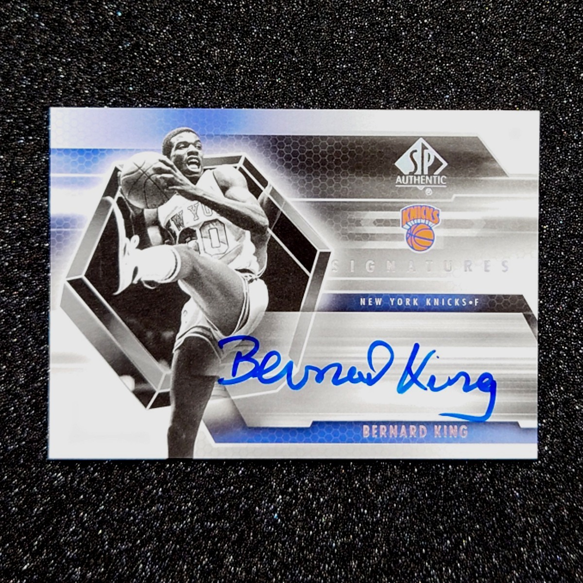 驚きの破格値，大得価 Auto card Bernard King UD Sp Authentic Signatures New York Knicks card# SP-BK 検索：バーナード キング 直筆サイン Autograph(Upper Deck)｜売買されたオークション情報、yahooの商品情報をアーカイブ公開 - オークフ Upper Deck