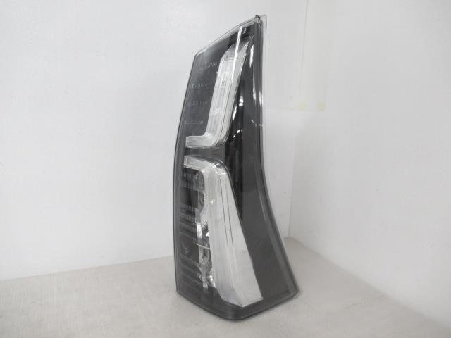 タント 5BA-LA650S 右テールランプ 81551-B2440 341736