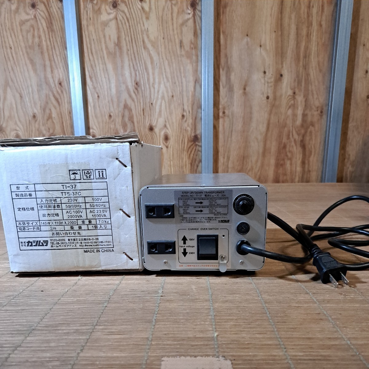 旅行用品 カシムラ ステップアップ・ダウン変圧器 2000W 220-240V TI-37