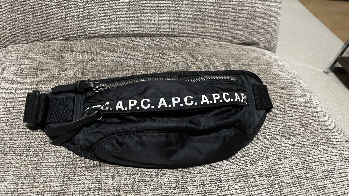 ☆A.P.C.☆黒 ブラック☆ウエストバッグ/ナイロン/BLK/ボディバッグ 