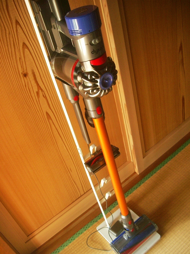 美品 ダイソン掃除機 SV10 V8Fluffy モーターヘッド 純正バッテリー  