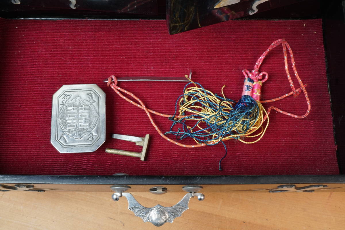 韓国 黒漆 青貝螺鈿細工 小引出 観音開 5段 鍵付 ◇ 飾り棚 箪笥 抽斗