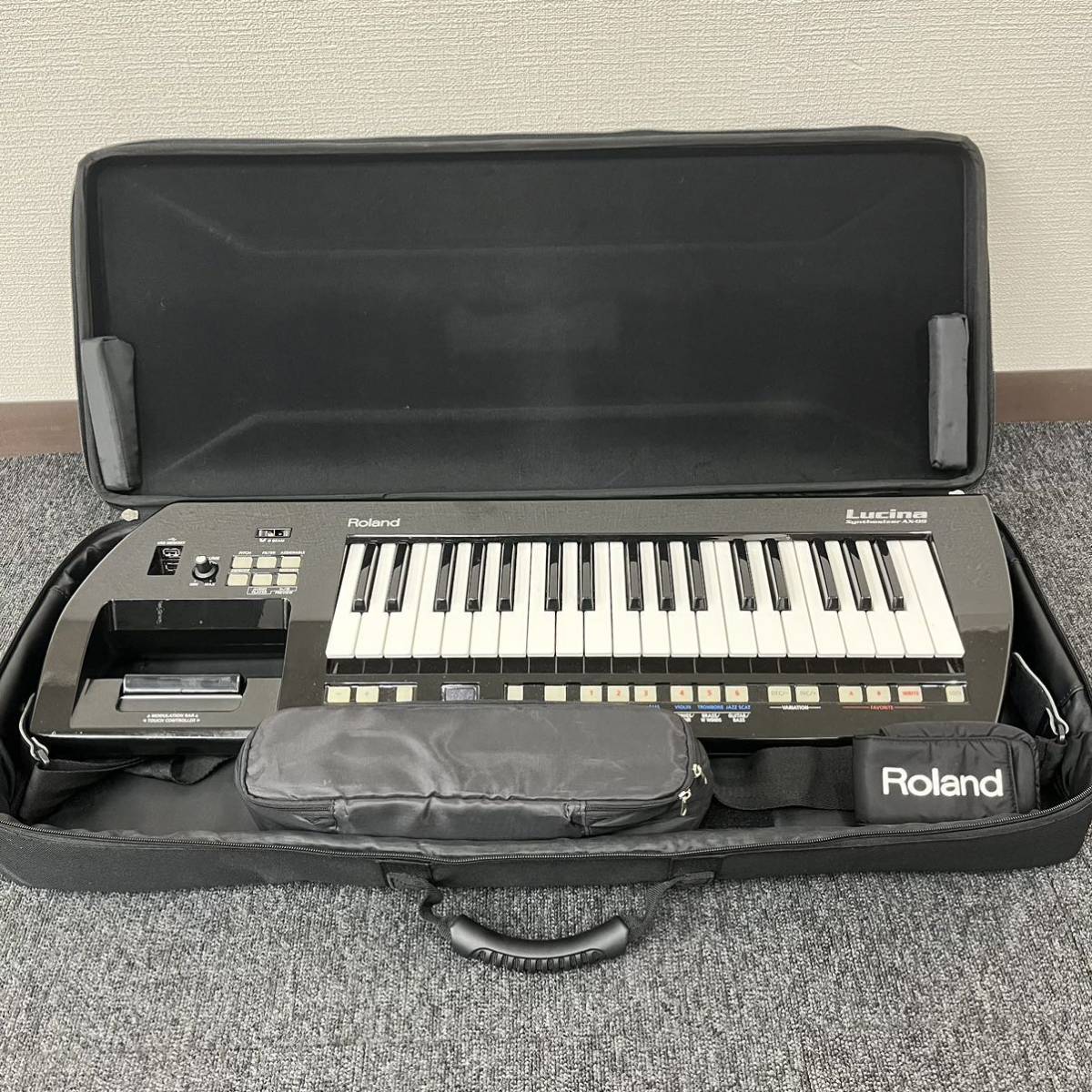【お買い得】☆Roland シンセサイザー Lucina AX-09 ブラック☆ローランド／ルシーナ／37鍵盤／ケース付／鍵盤楽器／音楽機器／黒／EA0