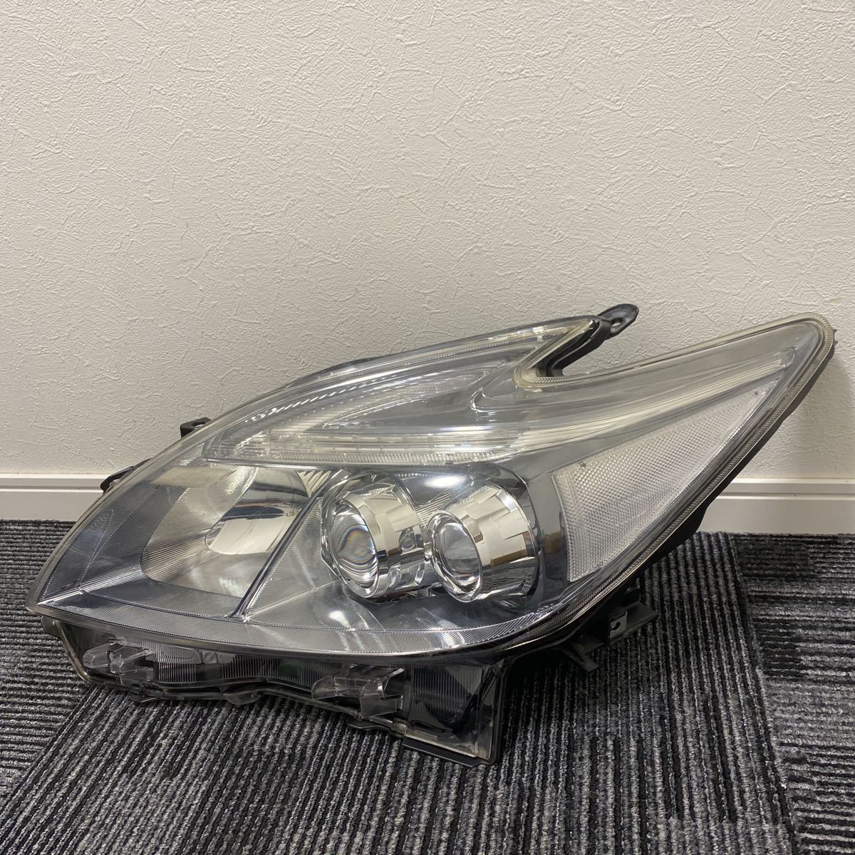 中古 トヨタ ZVW30 後期 プリウス 純正 左 助手席 LED ヘッドライト