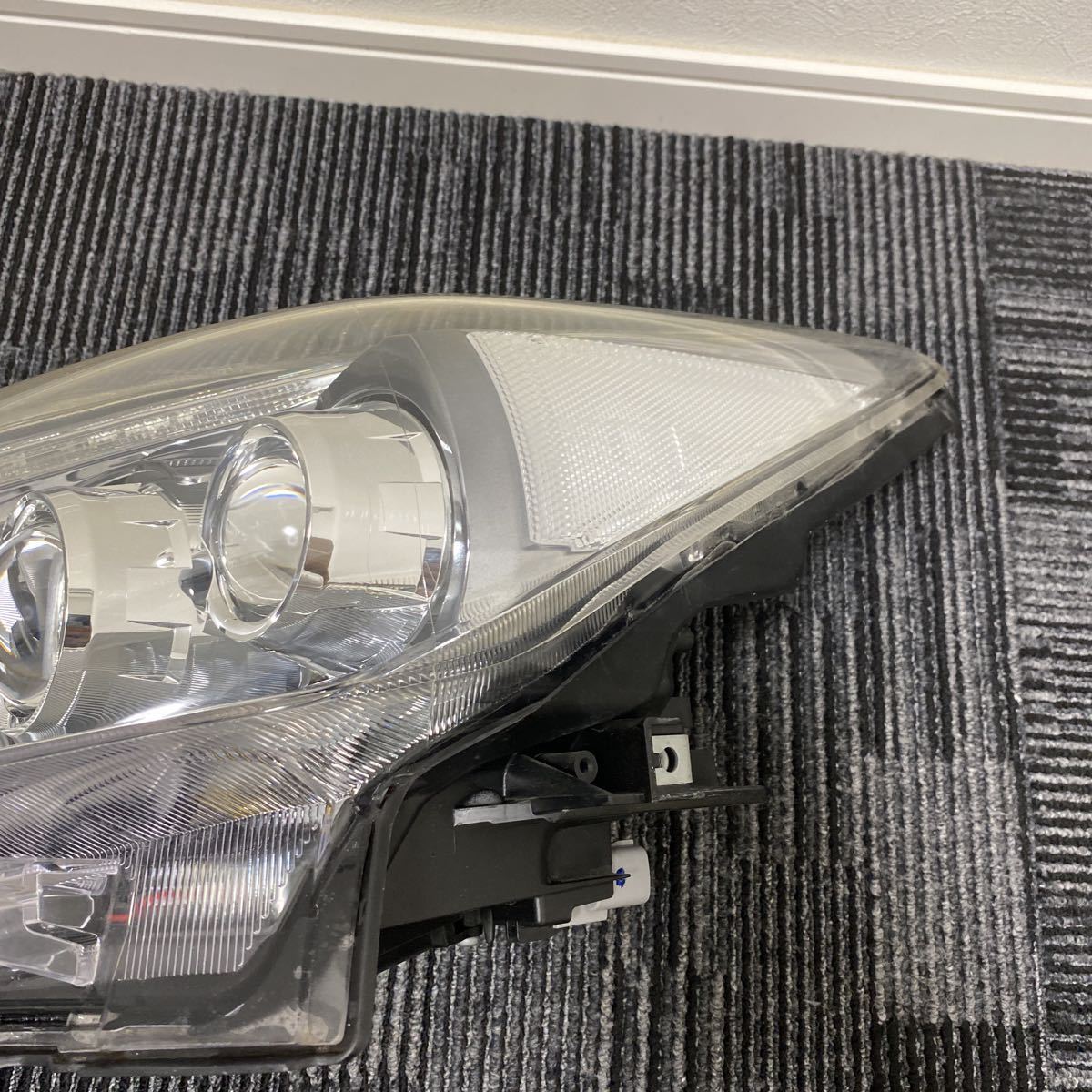 中古 トヨタ ZVW30 後期 プリウス 純正 左 助手席 LED ヘッドライト