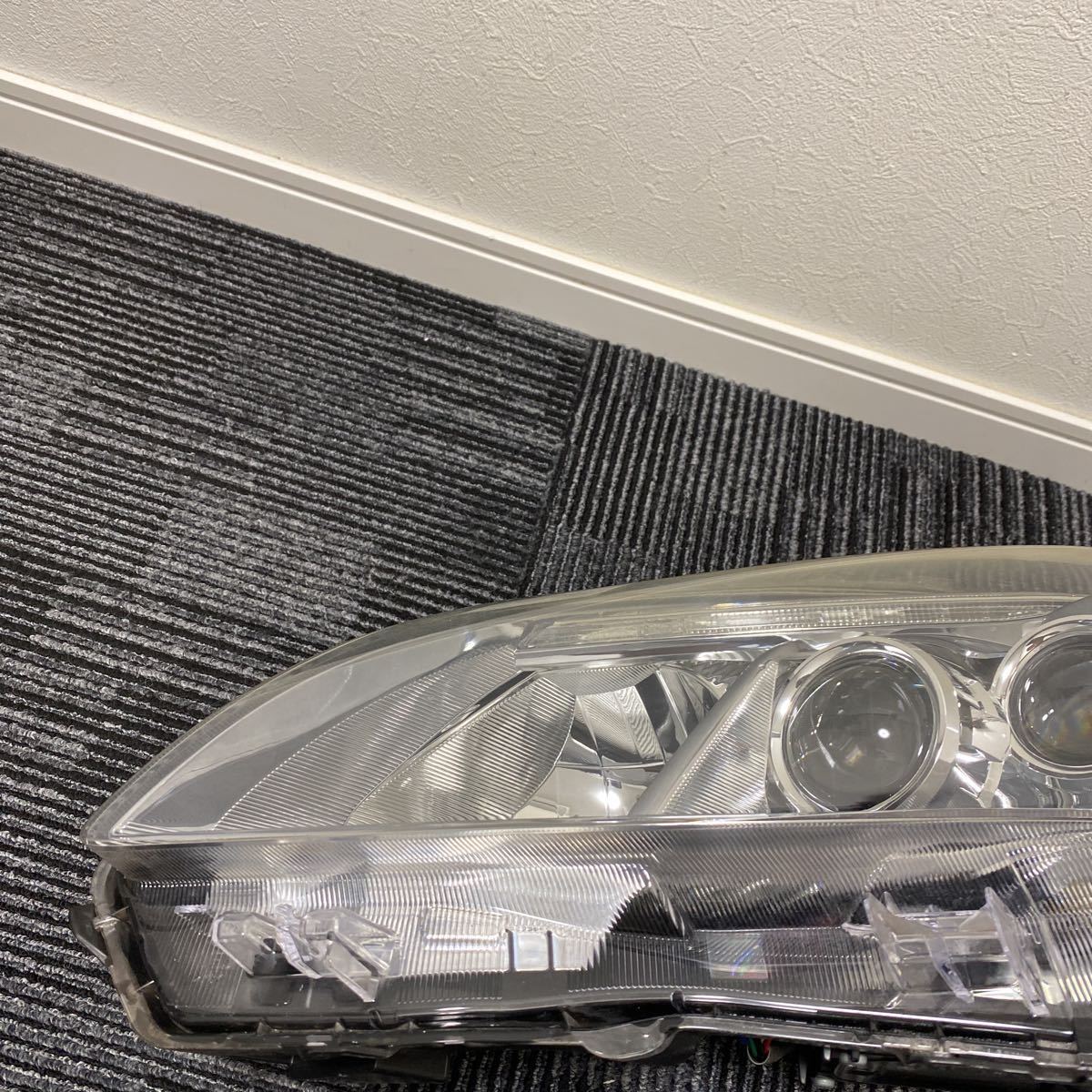 中古 トヨタ ZVW30 後期 プリウス 純正 左 助手席 LED ヘッドライト