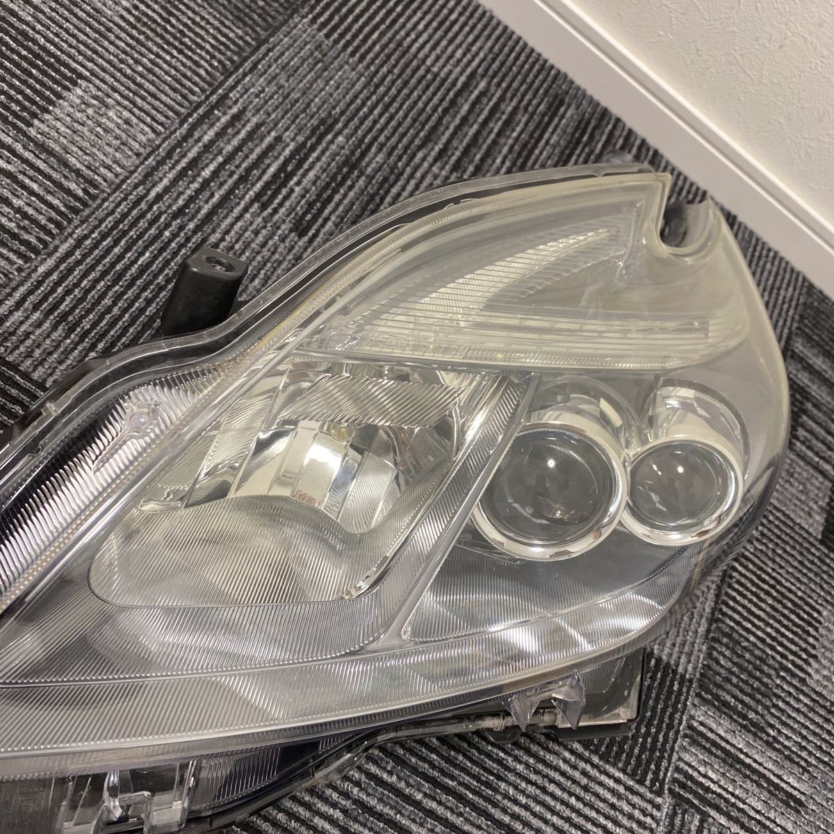 中古 トヨタ ZVW30 後期 プリウス 純正 左 助手席 LED ヘッドライト