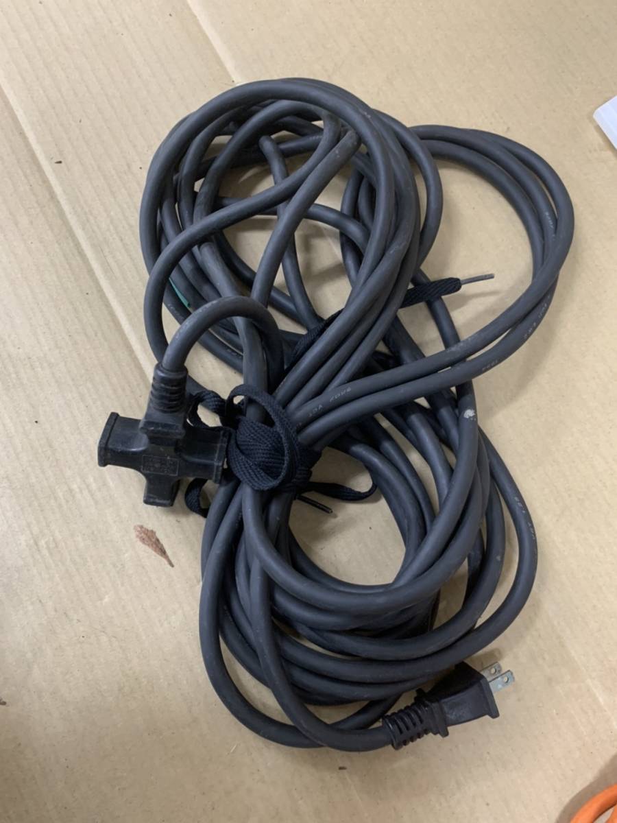 【人気定番，SALE】 1円 益　makita マキタ 300mm 生垣バリカン MUH3001 特殊コーティング刃仕様　超低振動　超低騒音