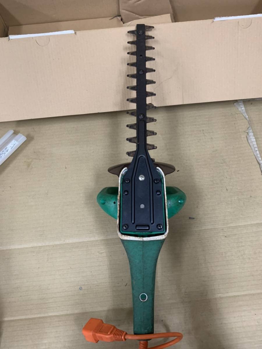 【人気定番，SALE】 1円 益　makita マキタ 300mm 生垣バリカン MUH3001 特殊コーティング刃仕様　超低振動　超低騒音