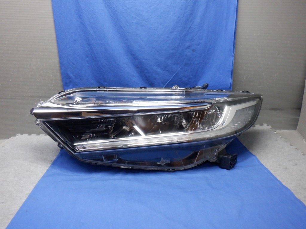 シャトル GK8/GK9/GP7/GP8 左ヘッドライト LED W2386 刻印：E1 (Y8620