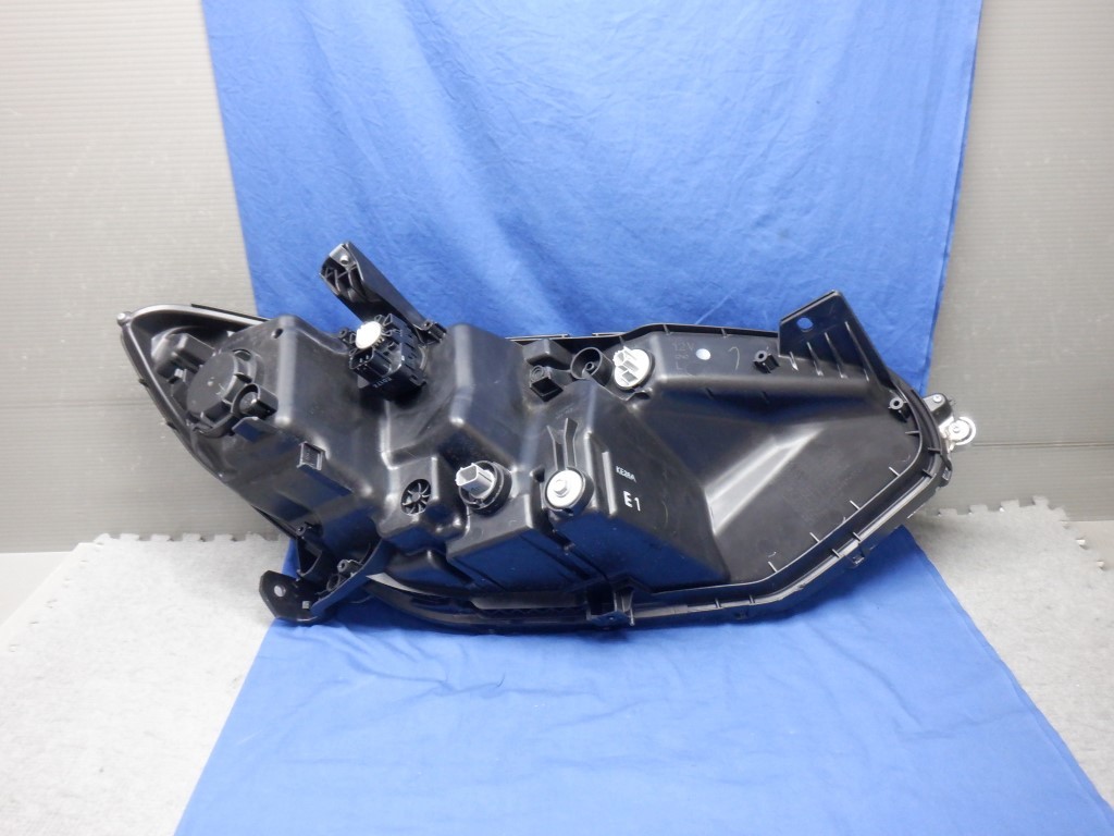 シャトル GK8/GK9/GP7/GP8 左ヘッドライト LED W2386 刻印：E1 (Y8620