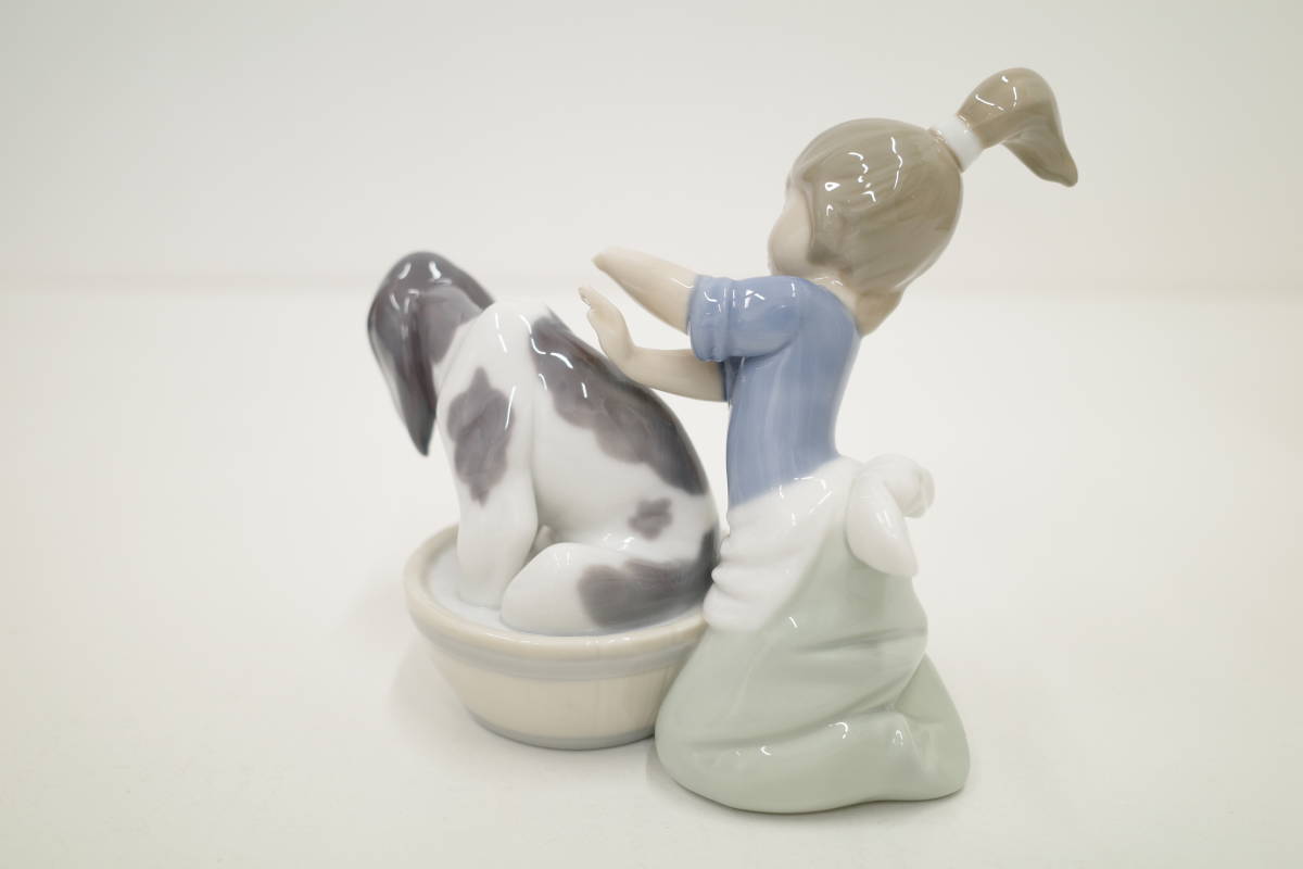 LLADRO リヤドロ きれいにしましょうね フィギュリン リヤドロ きれいにしましょうね フィギュア 人形 女性 女の子 犬