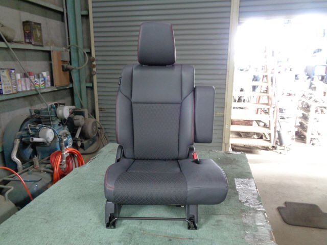 2kurudepa H30年 スペーシア DAA-MK53S 運転席 シート ドライバー 8935