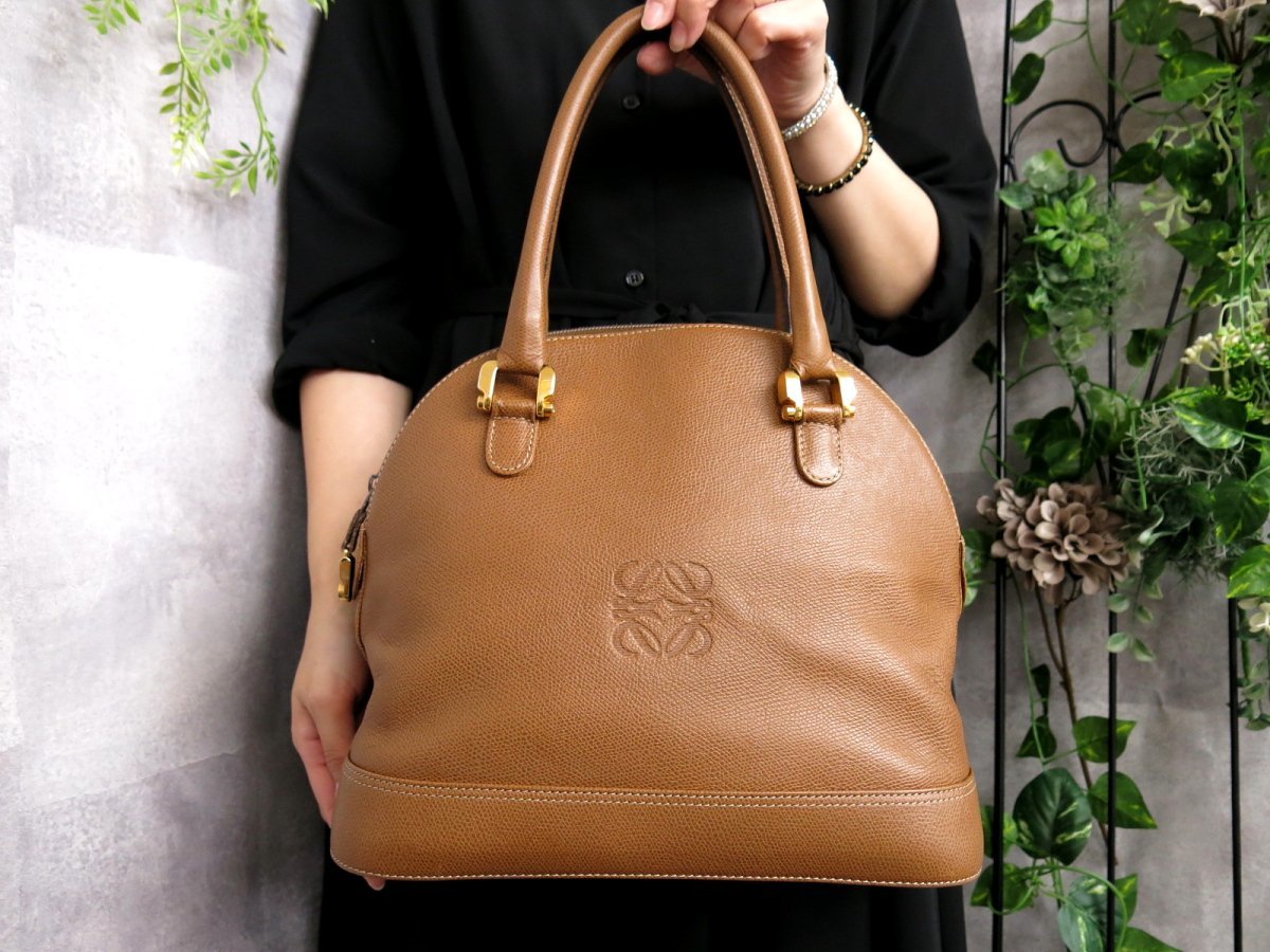 ○超美品○LOEWE ロエベ○アナグラム ロゴ型押し○カーフ レザー 本革 
