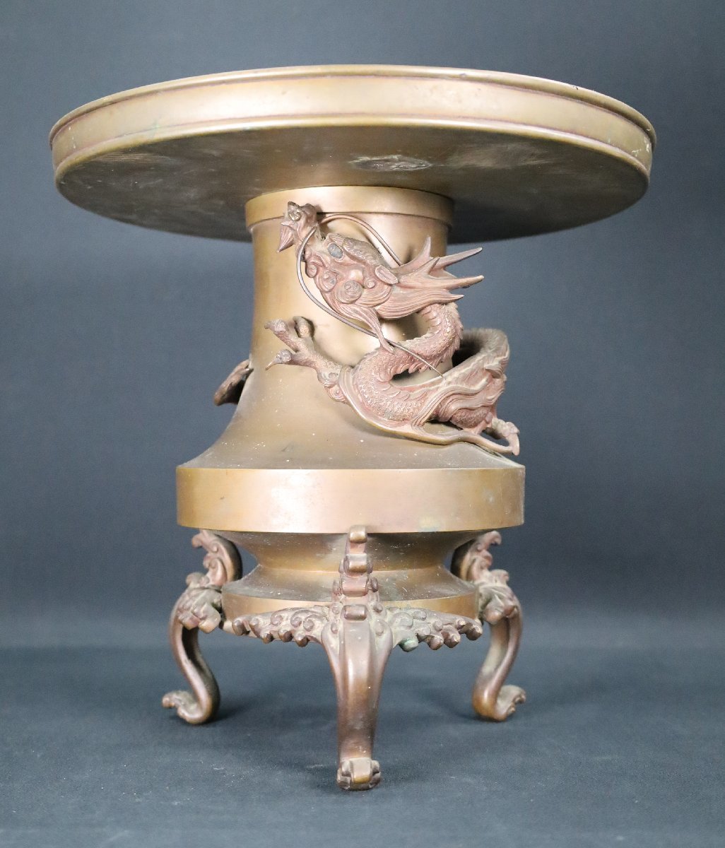 manchiドラゴン　龍　龍　彫刻 花器 皿型薄端 花器 花入 華道 薄端 銅器 龍 年代物 三脚 水盤 龍細密彫刻 龍図浮彫 華道具 花器 花瓶