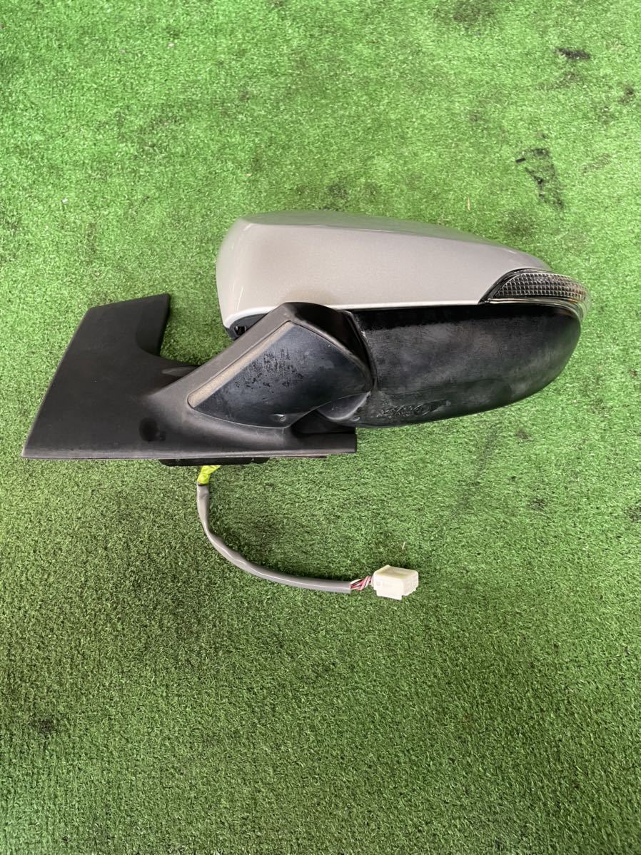 59 トヨタ NHP10 アクア 左 ドアミラー 1F7 シルバー B-2