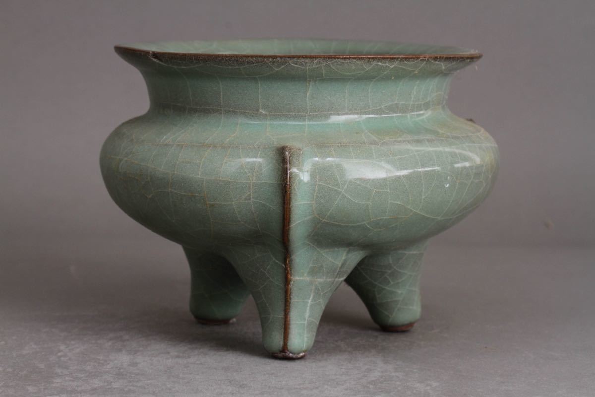 中国古玩 古美術 明時代 龍泉窯 天龍寺青磁三足香炉 大型 唐物  茶道具 古】o385 青磁三足香炉 時代 唐物 青磁 龍泉 中国 青磁 三足 蘇山 青磁