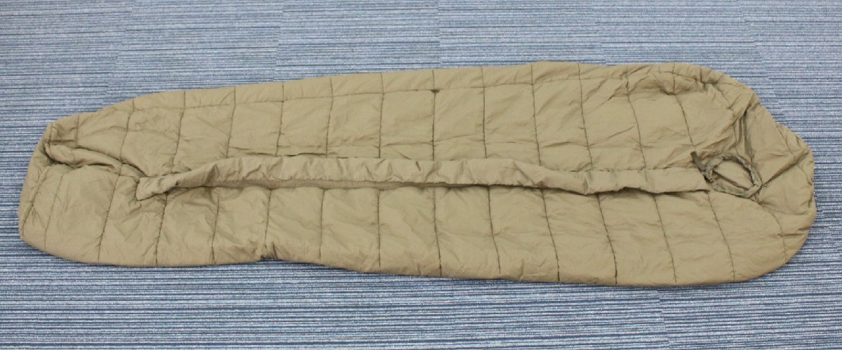 Defence カリンシア 0 Carinthia 1 CARINTHIA Top 寝袋 ⁄ 軍用