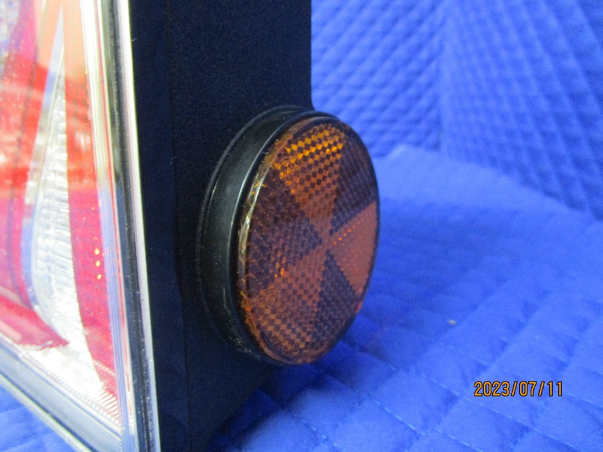 新車外し 日野 いすゞ 三菱ふそう UDトラックス 3連 LEDテールランプ