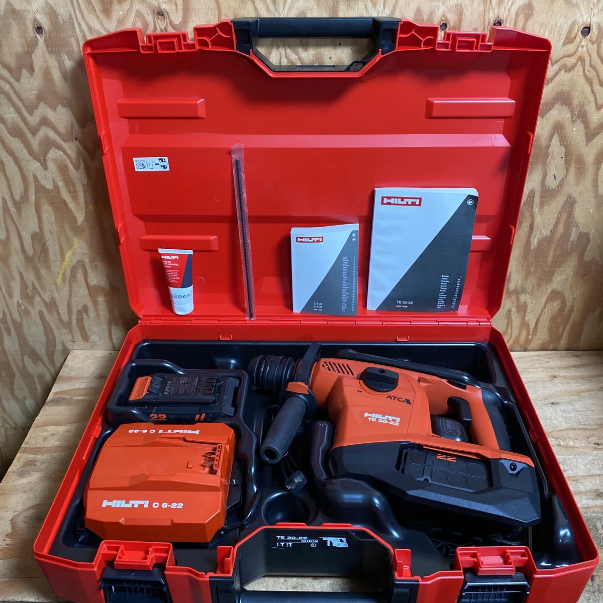 未使用品☆ヒルティ HILTI 28mm 充電式ロータリーハンマードリル 未使用品☆ヒルティ HILTI 28mm 充電式ロータリーハンマードリル