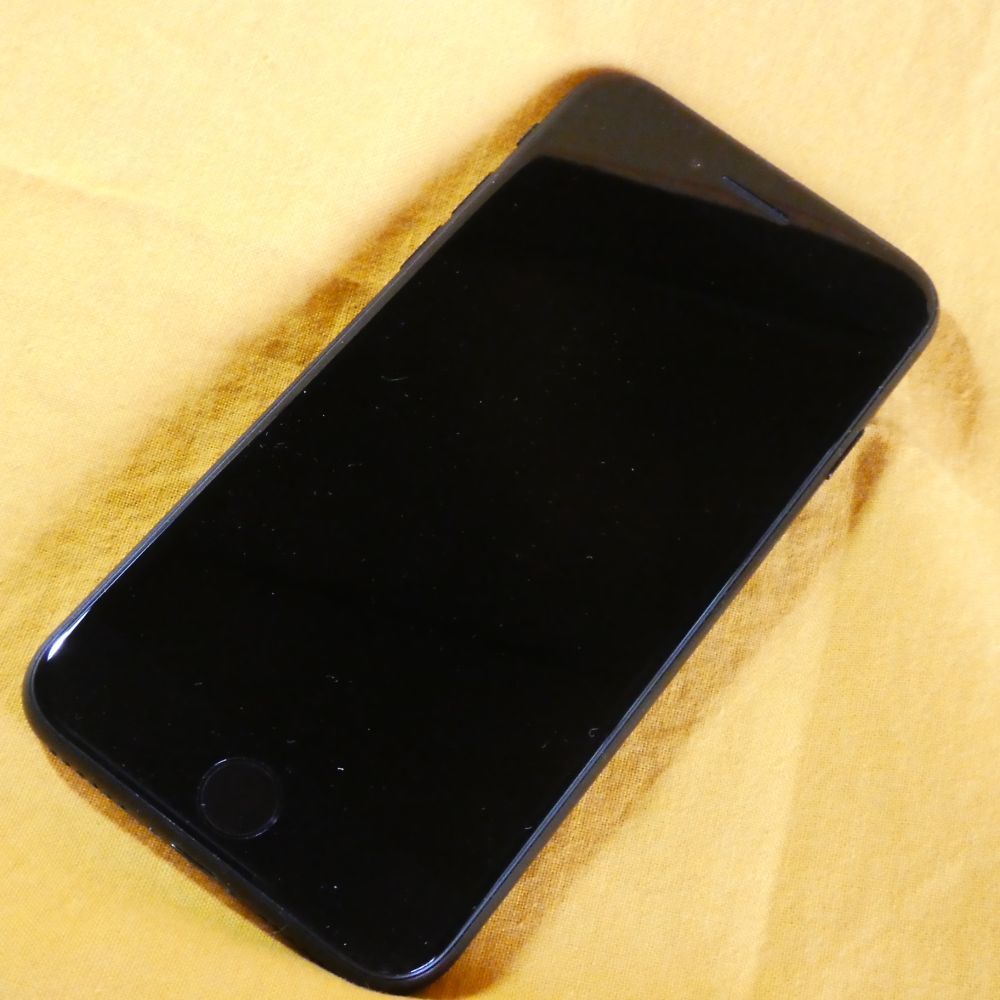 送料込み iPhoneSE2 第二世代 64GB 黒 バッテリー89％ 中古美品 iPhone