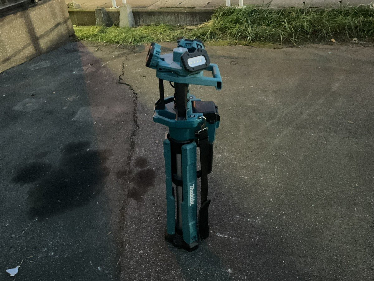 ■マキタ(Makita) 充電式タワーライト 本体のみ/バッテリ・充電器別売ML814■