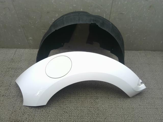 2309081 4827・VW ザ・ビートル 16CBZ ワーゲン LB9A 白色 【リア右フェンダー】 R右 ライナー付 (100124189) 検査済