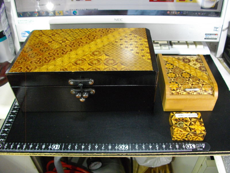  まとめて 箱根寄木細工 宝石箱 ジュエリーＢＯＸ オルゴール 蛇腹式 小物入れ 伝統工芸品 ３点セット(木工、竹工芸)｜売買されたオークション情報、yahooの商品情報をアーカイブ公開 - オー 木工、竹工芸