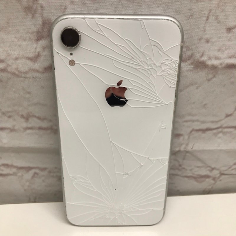 ジャンク品】Apple iPhoneXR 64GB White MT032J/A A2106 AU 利用制限〇