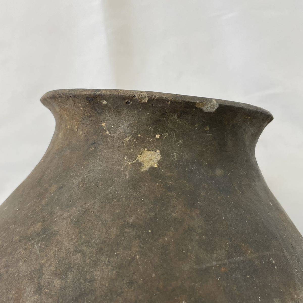 黒高麗素焼壺 新羅土器 / 時代物 朝鮮美術 黒高麗 新羅 土器 塩笥 須恵